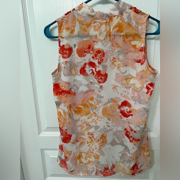 NWOT - Rose & Olive Sleeveless Floral Top *BEAUTIFUL* - Picture 4 of 5